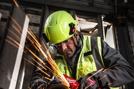 Milwaukee hełm ochronny pomarańczowy niewentylowany BOLT 4932480657