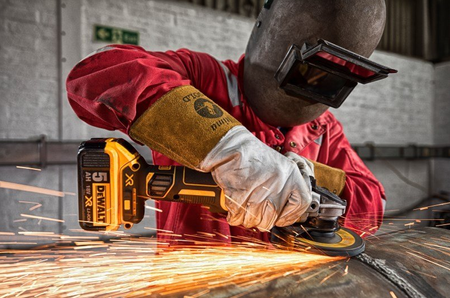 DeWalt szlifierka kątowa z 3 akumulatorami 18V DCG405P3 3x5,0Ah DCG405P3