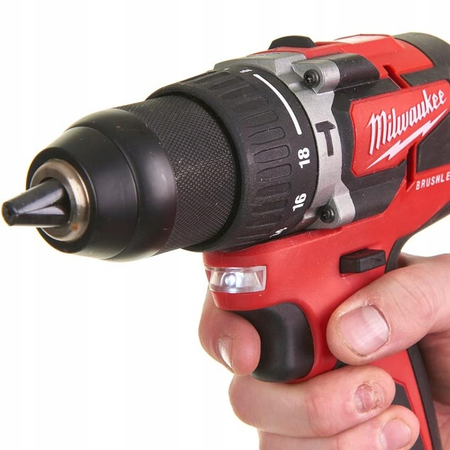 Milwaukee wkrętarka udarowa 18V 60nm M18CBLPD-402C 2x4Ah 4933464537