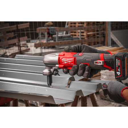 Milwaukee nożyce skokowe M12FNB16-402X