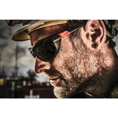 Milwaukee okulary ochronne przyciemniane